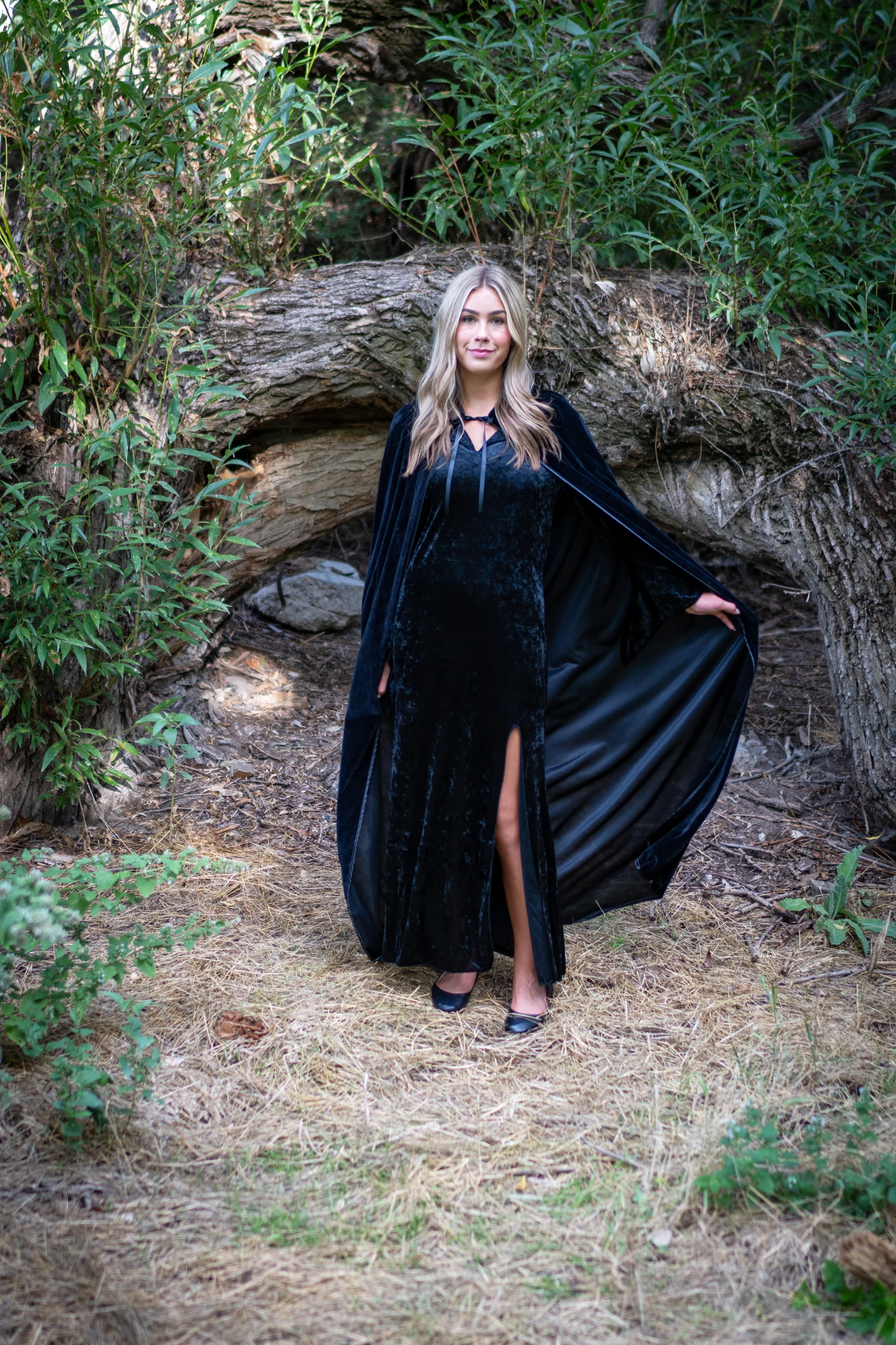 Adult Black Velvet Cloak - Image 4